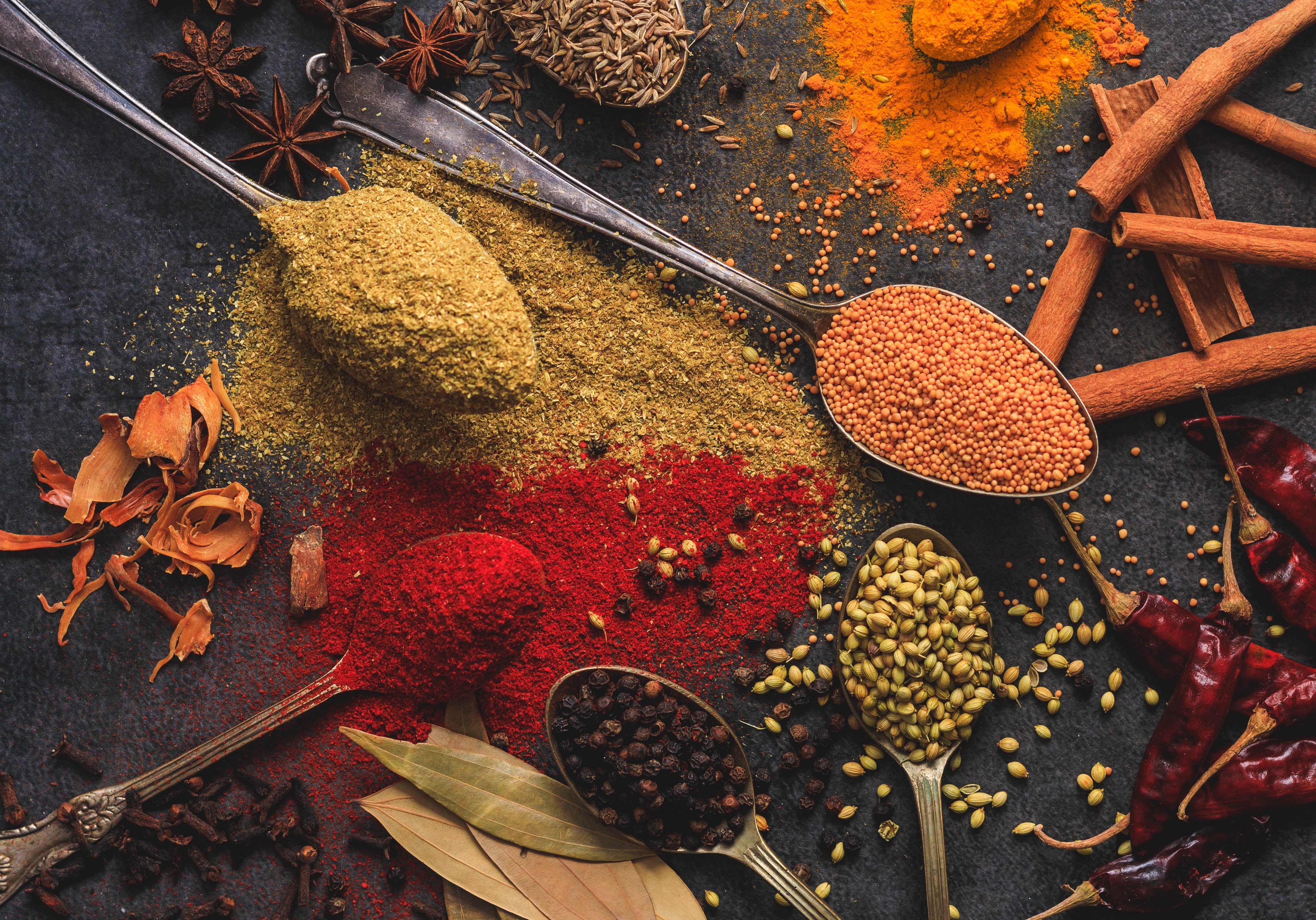 SLADKÁ A KOŘENĚNÁ VŮNĚ Signature Střední